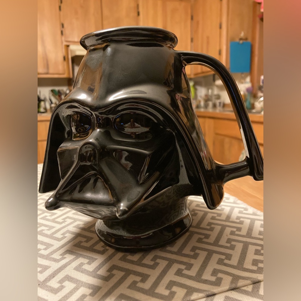 Original ©️1977 20th Century Fox Star Wars issue Darth Vader ceramic stein ☄️